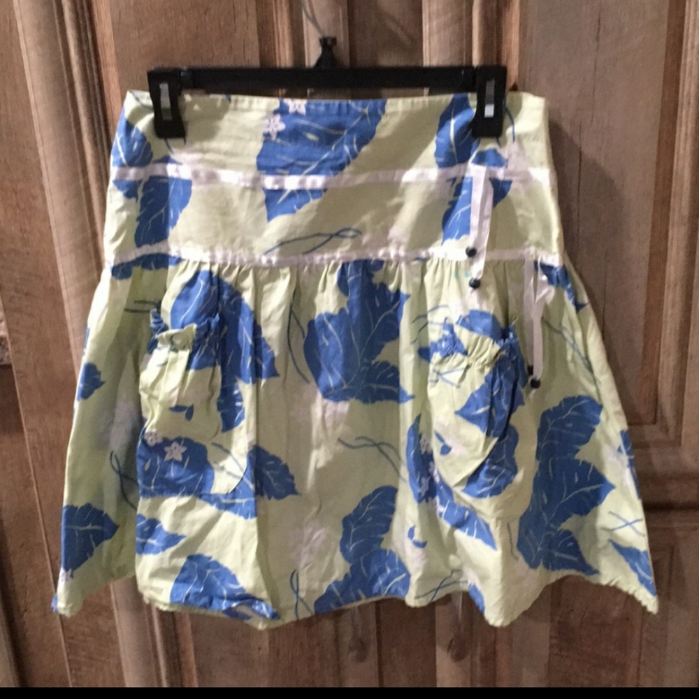 Pretty Pre-Owned Women’s Size 12 Midi Skirt